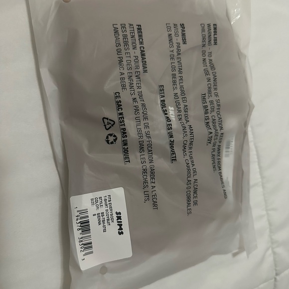 SKIMS Fits Everybody
T-SHIRT BODYSUIT - Picture 6 of 7